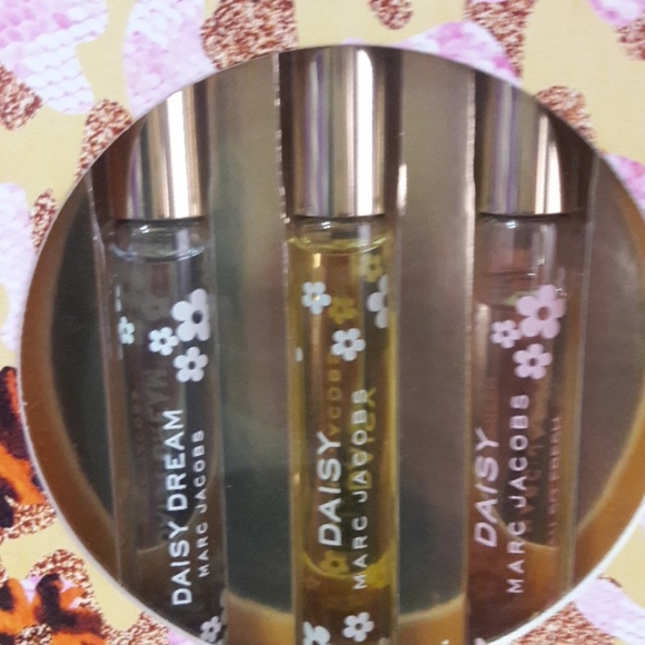 Daisy Marc Jacobs Perfume Set - Picture 2 of 5